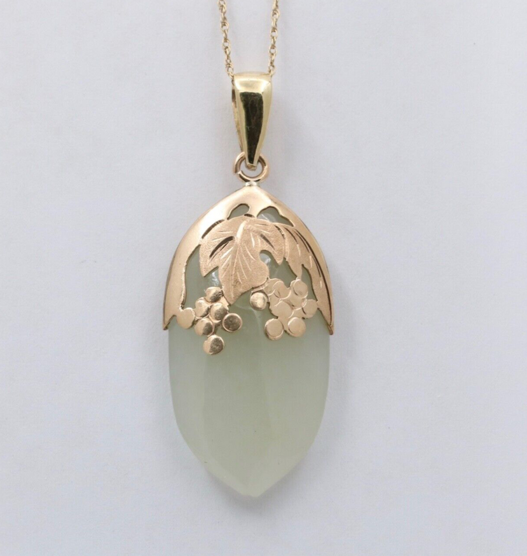 Vintage 14K yellow gold Jadeite Jade Grape Motif Charm Pendant