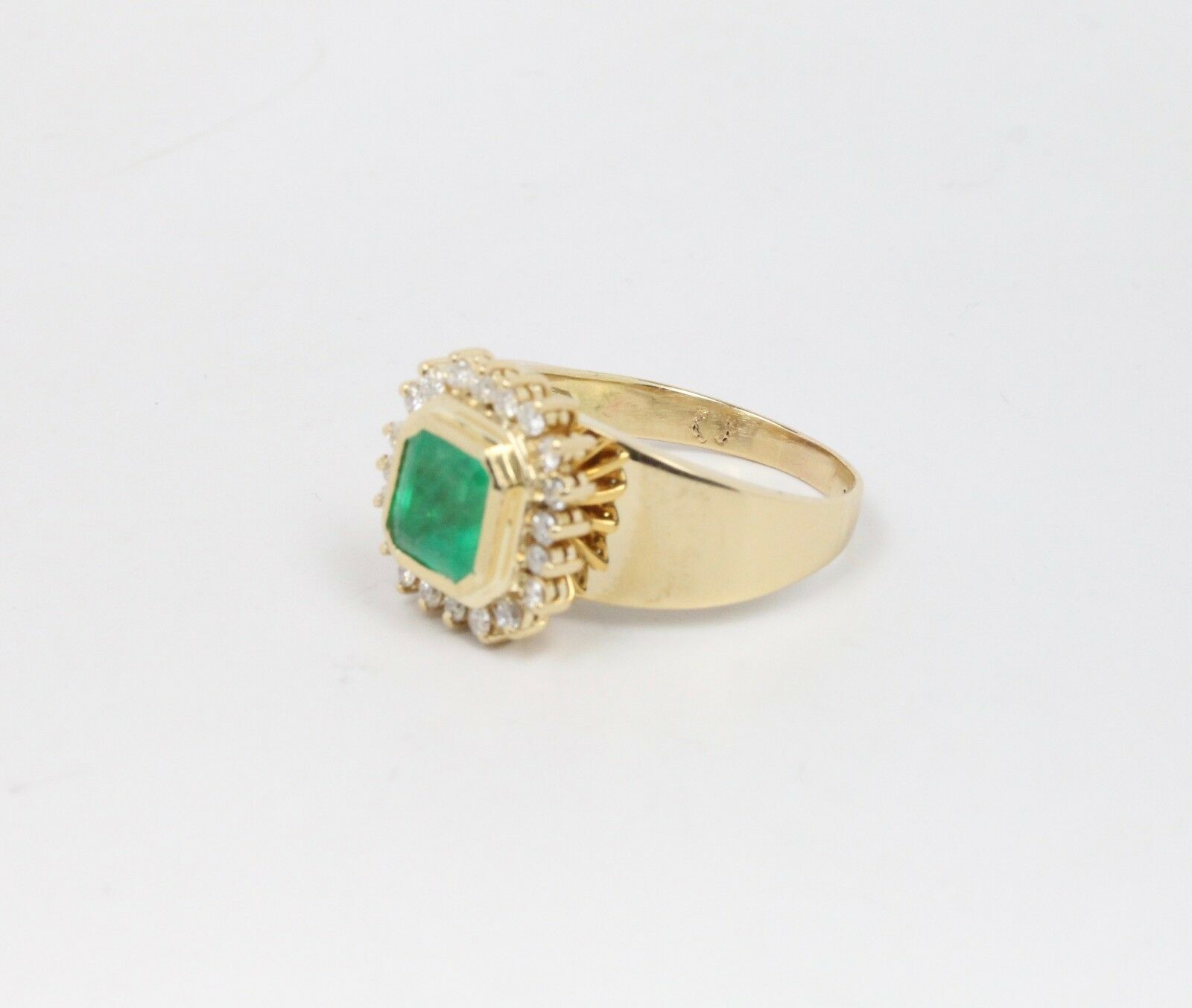 Vintage 14K Yellow Gold Emerald & Diamonds Cocktail Ring