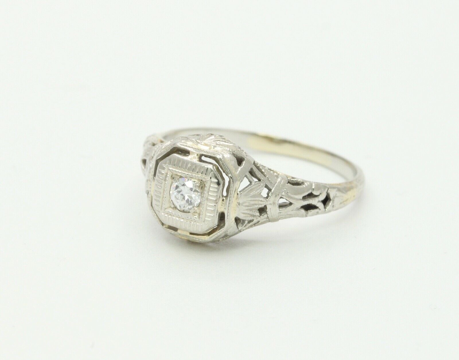 Art Deco 18K White Gold Diamonds Filagree Ring