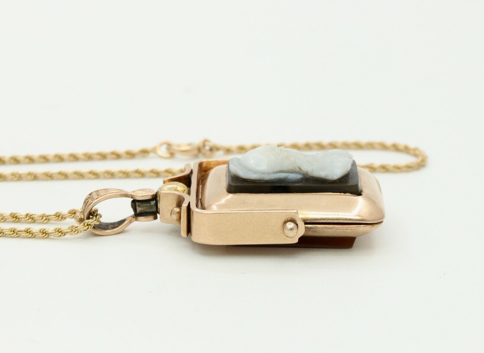 Victorian 10K Gold Onyx Sardonyx Spinning Locket Pendant Chain