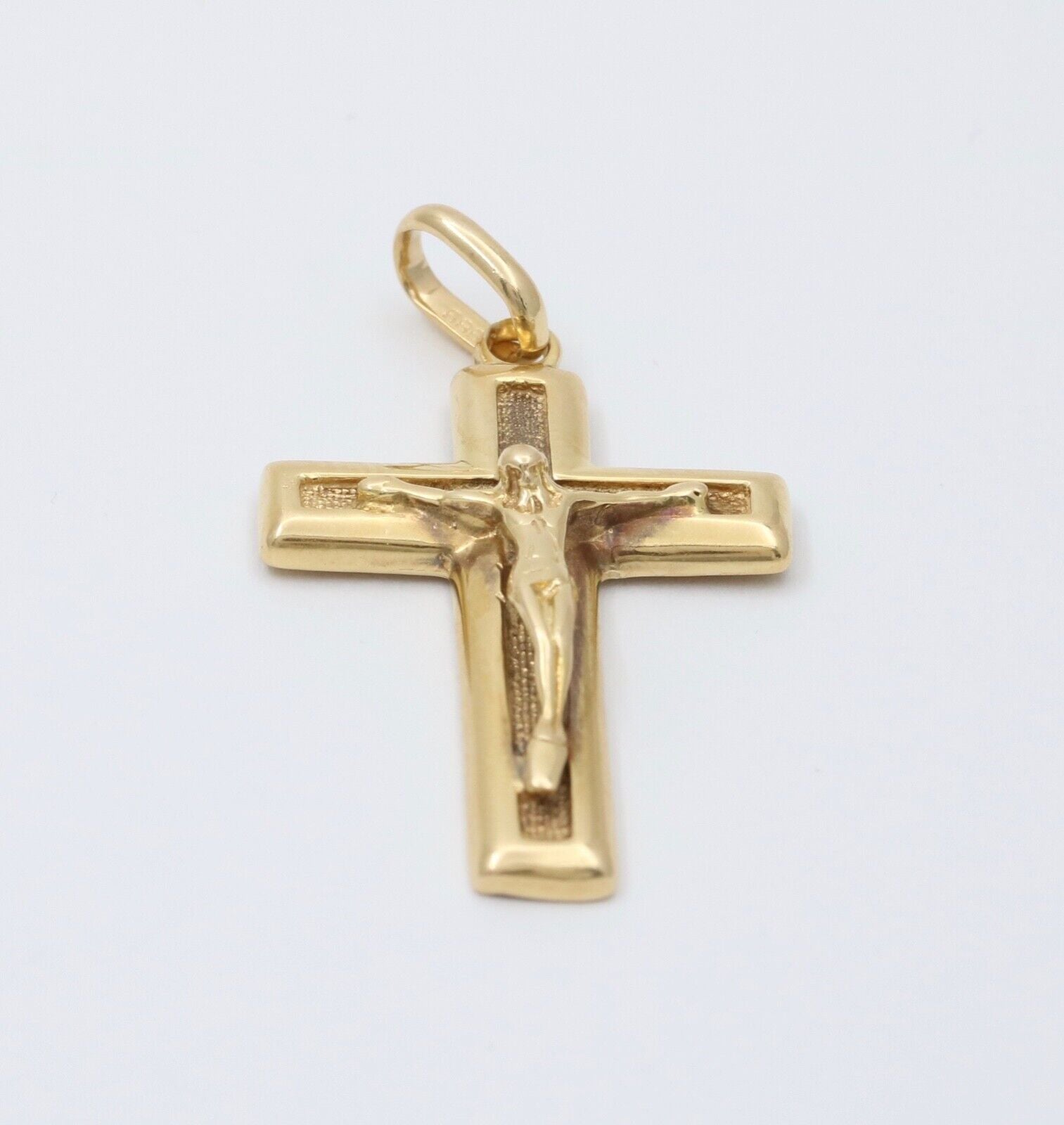 Vintage Cross Crucifix Jesus 14K Yellow Gold Pendant