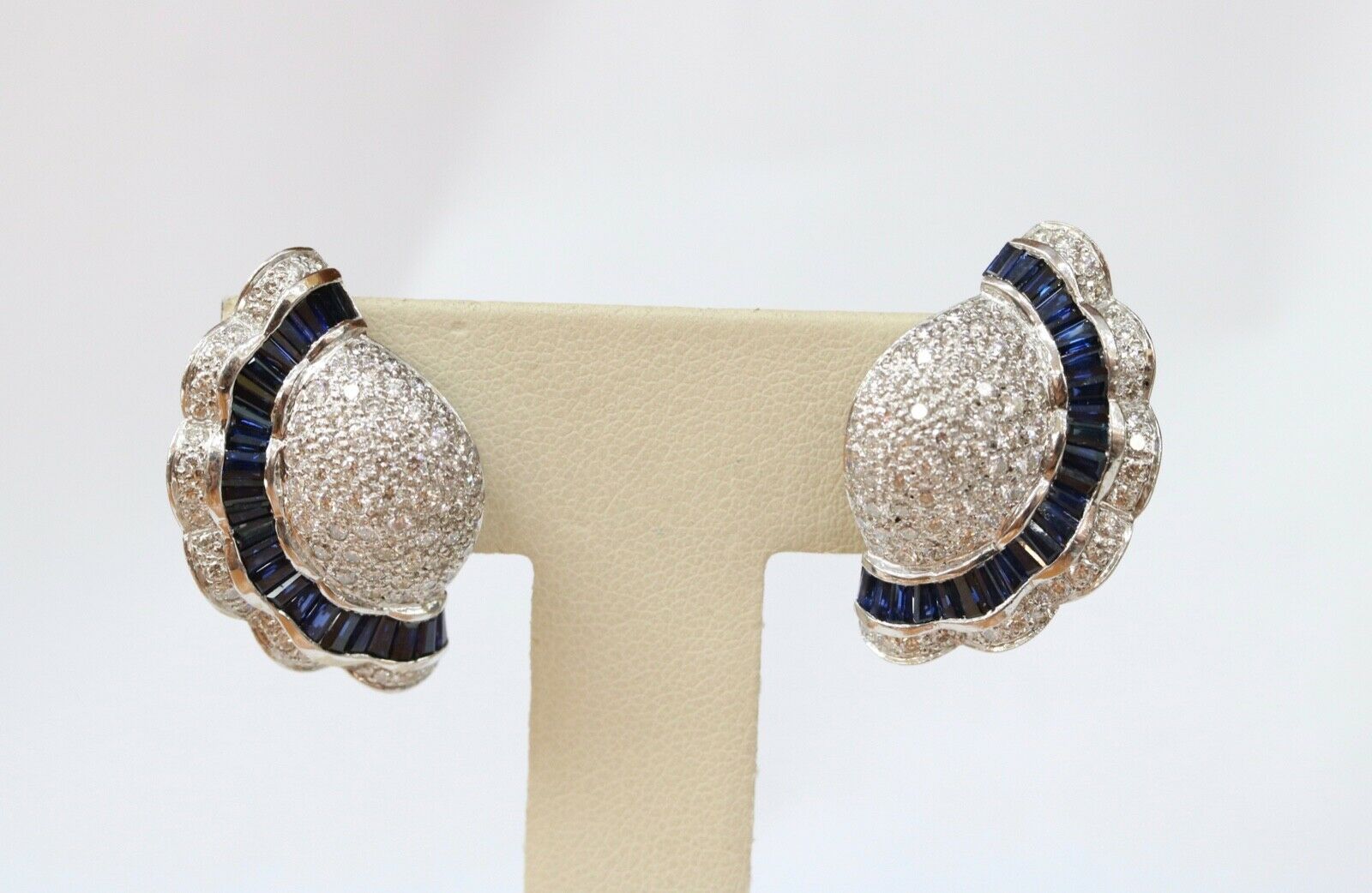 Elegant Scallop Shell Diamonds Sapphire 18K White Gold Vintage Earrings