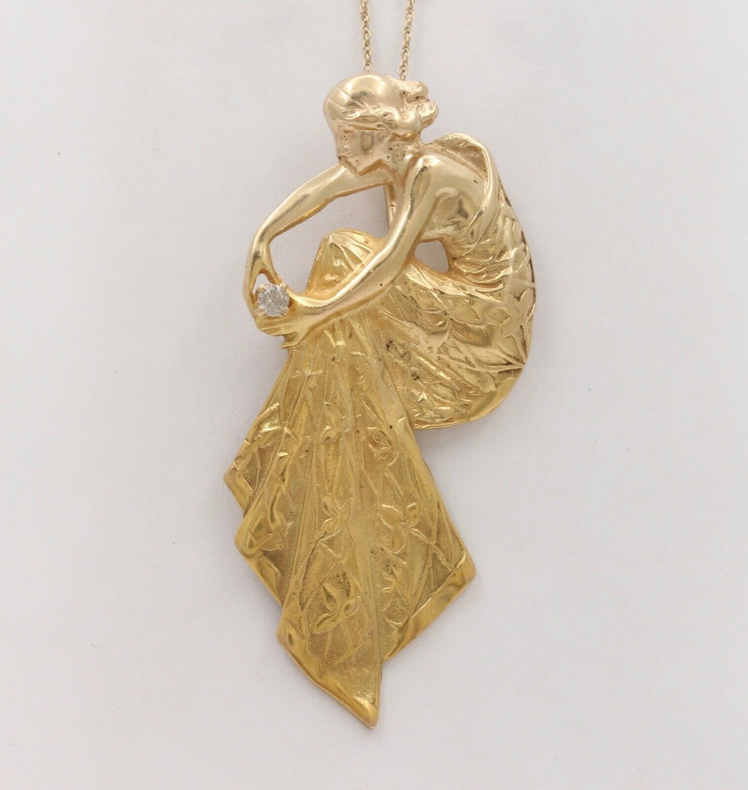 Beautiful Vintage Woman Portrait Held Diamond 18K Gold Pendant Necklace