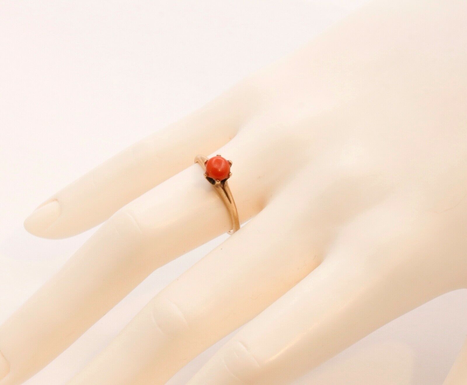 Victorian Ladies Natural Coral 14K Yellow Gold Ring