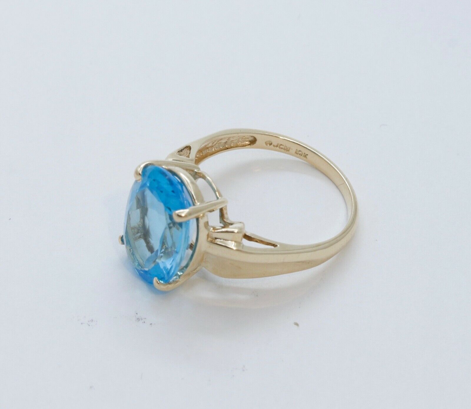 Vintage Oval London Blue Topaz 10K Yellow Gold Ring