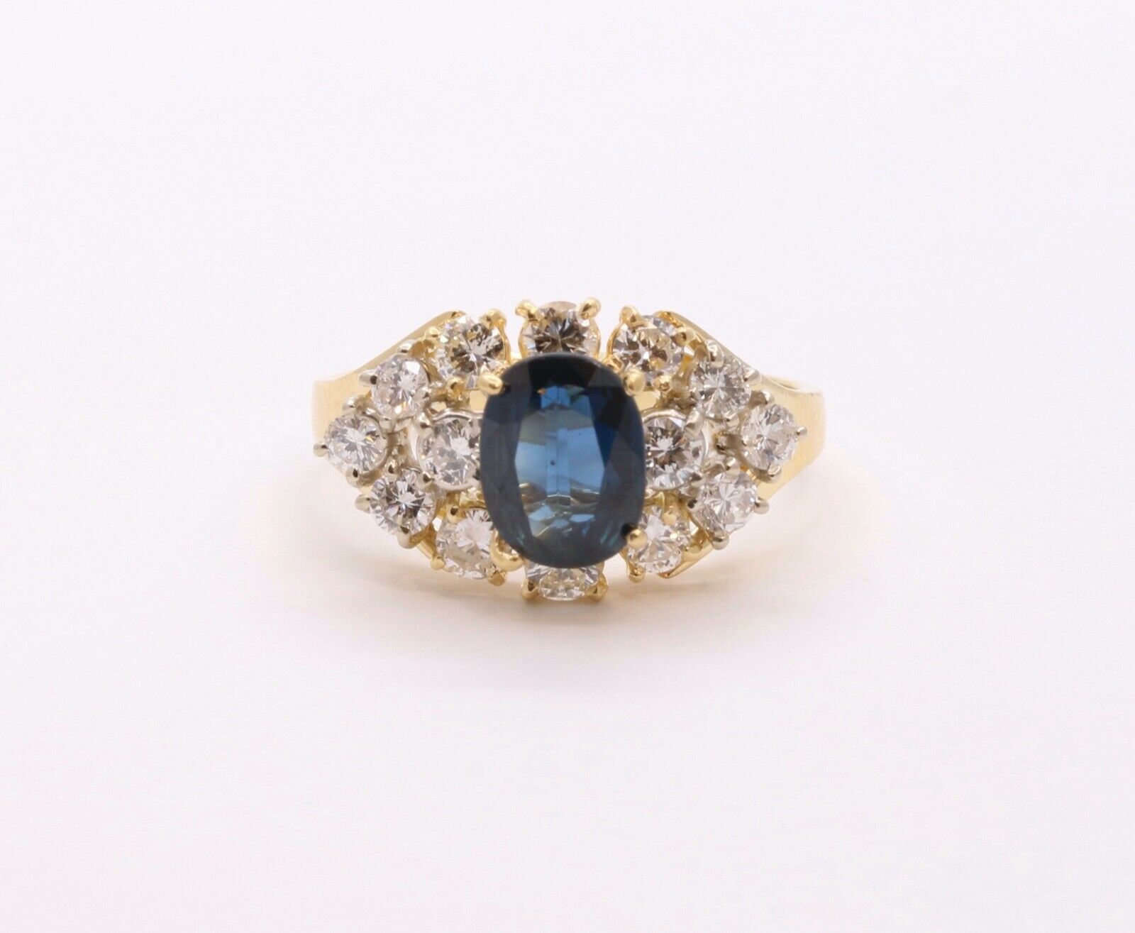 Beautiful Vintage Italian Ladies Blue Sapphire Diamonds 14K Yellow Gold Ring