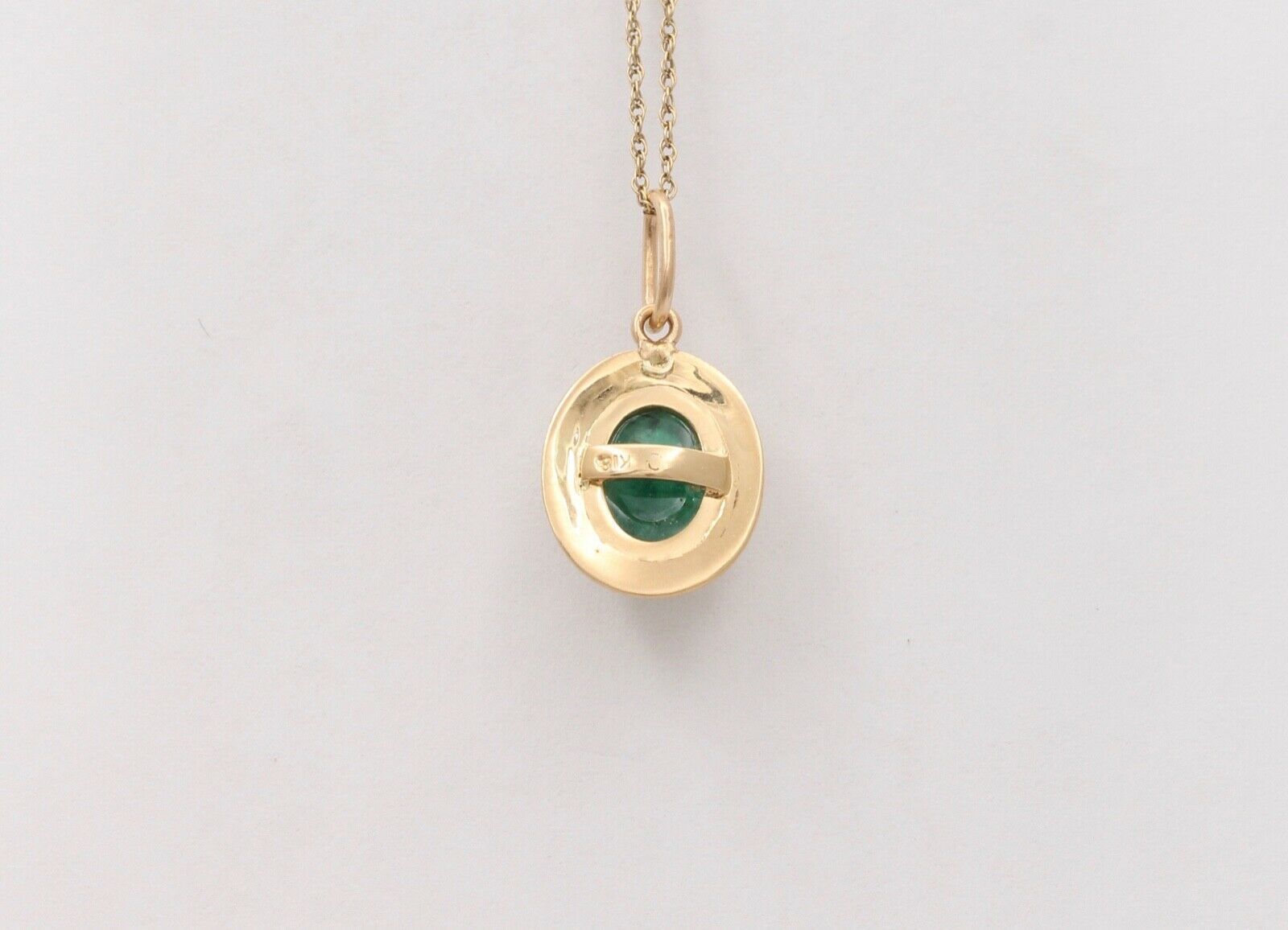 Beautiful Emerald 18K Yellow Gold Pendant