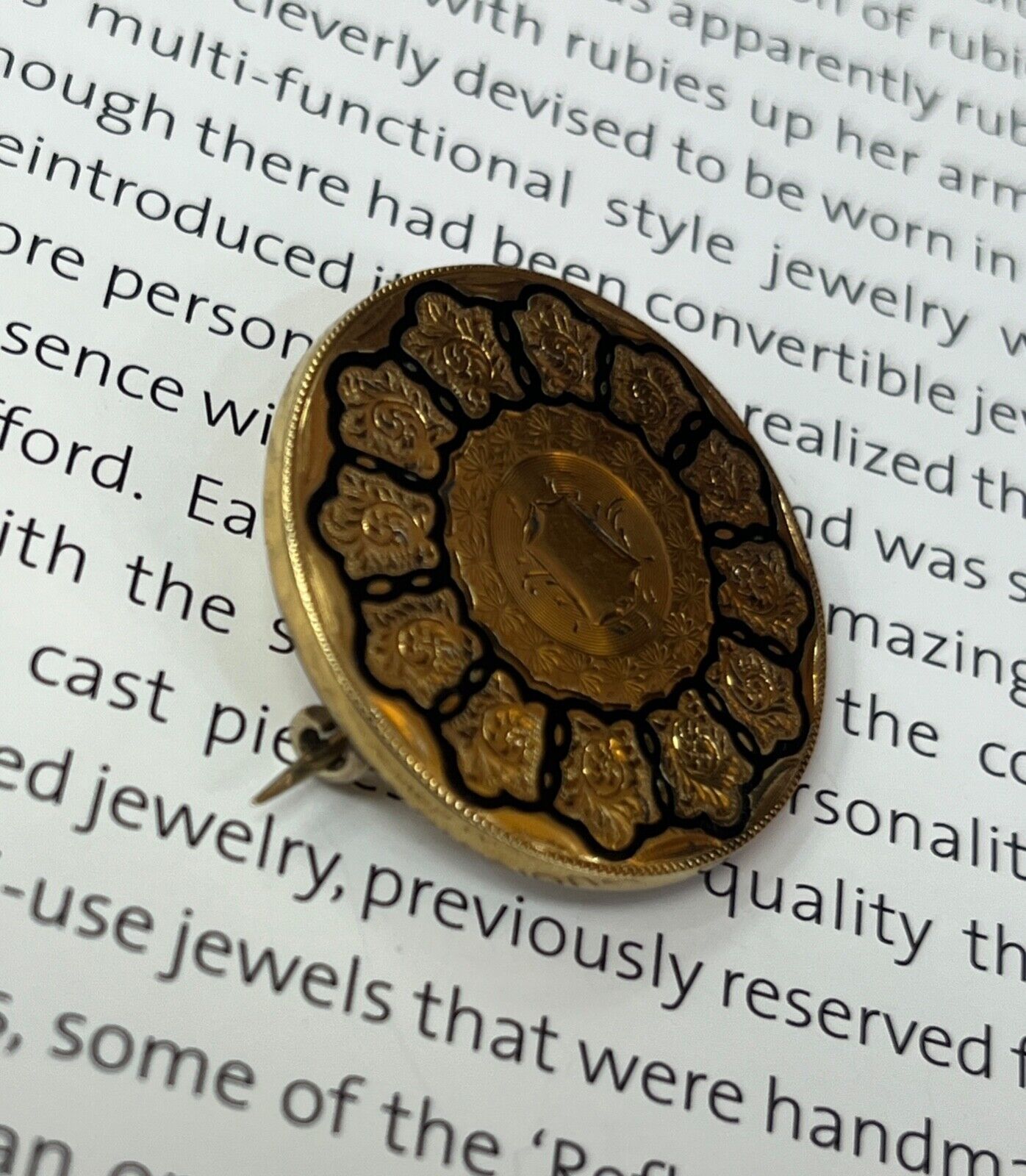 Antique 18K Yellow Gold Circle Enamel Black Brooch