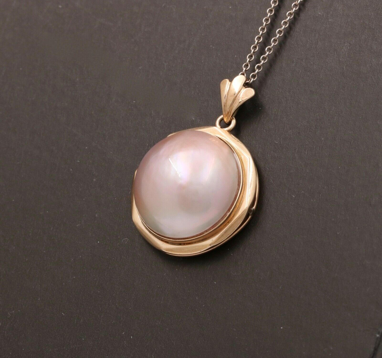 Vintage Classic 14K Yellow Gold Mabe Pearl Pendant, Necklace