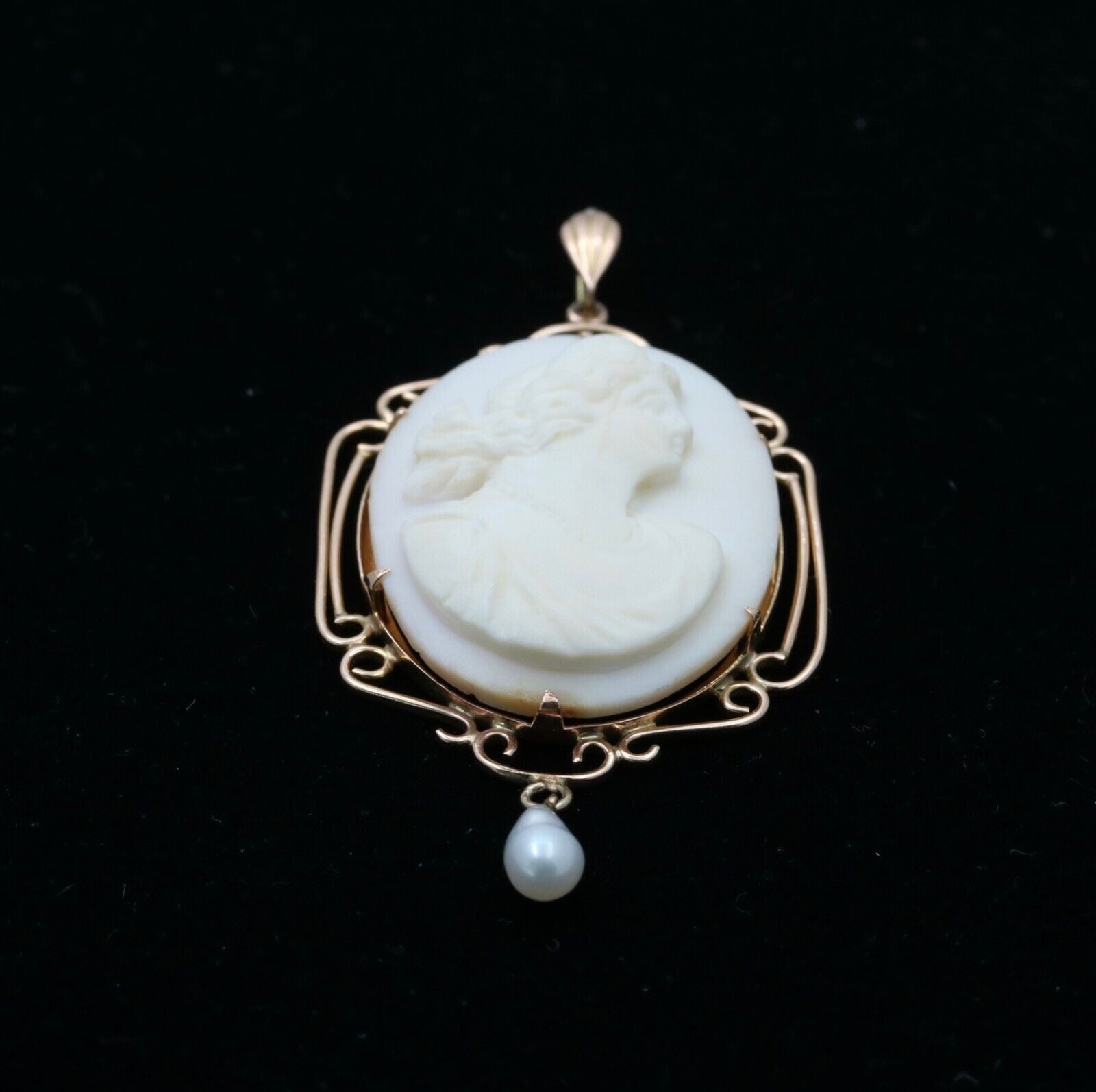 Antique Carved Cameo 14K Yellow Gold Pearl Pendant.