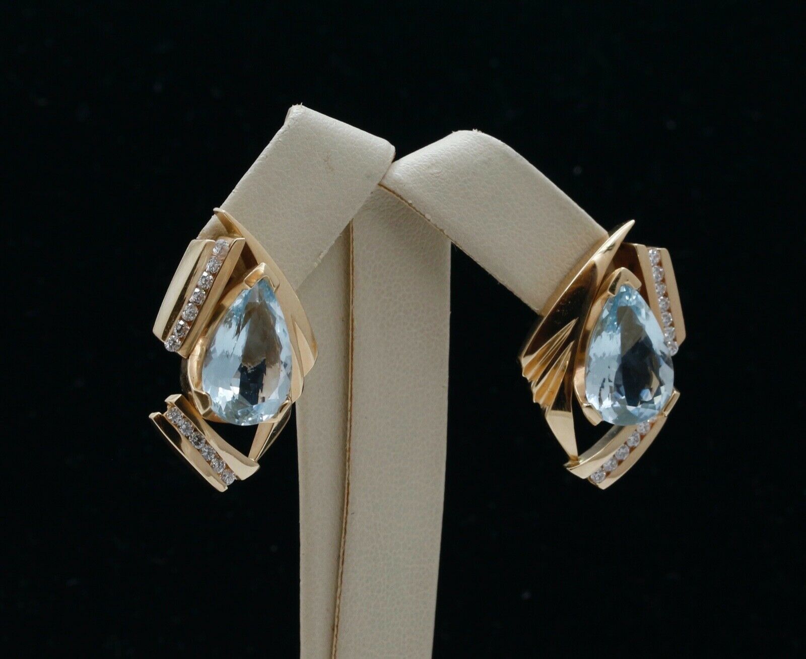 Luxury Earrings!!!! Large Pear Aquamarines Diamonds 14K Yellow Gold Earrings