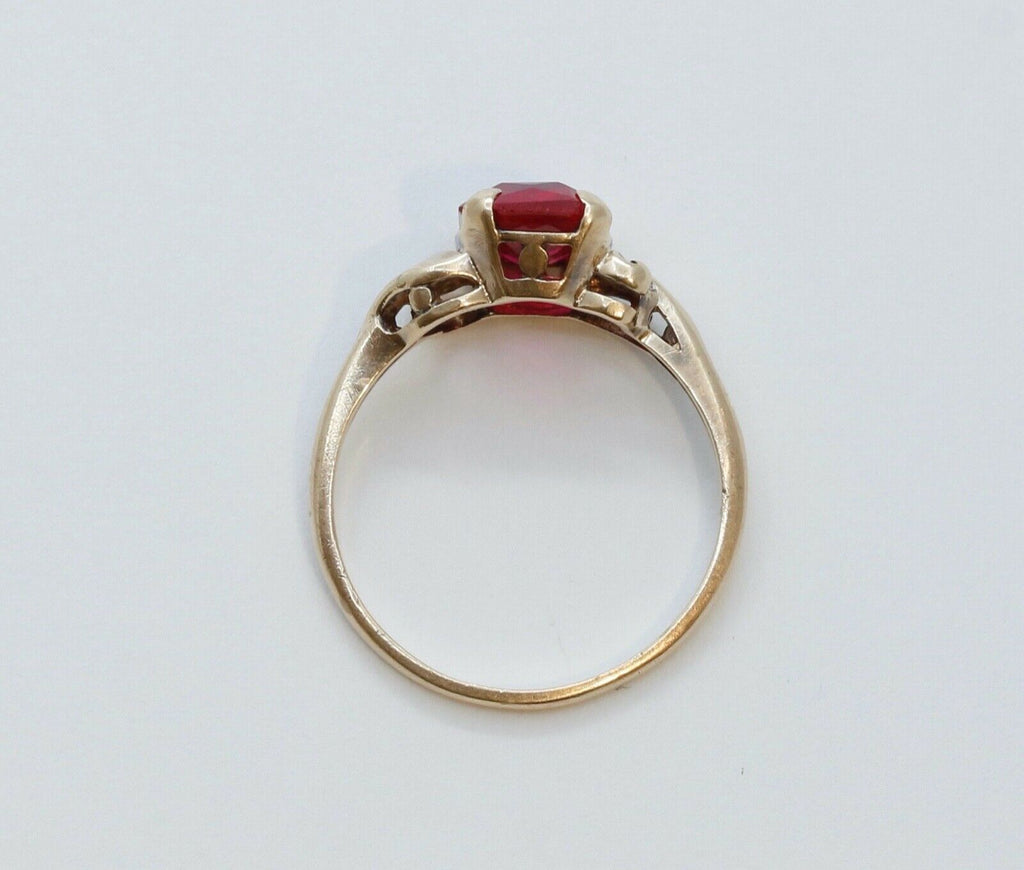 Vintage Ladies Synthetic Ruby 10K Yellow Gold Ring