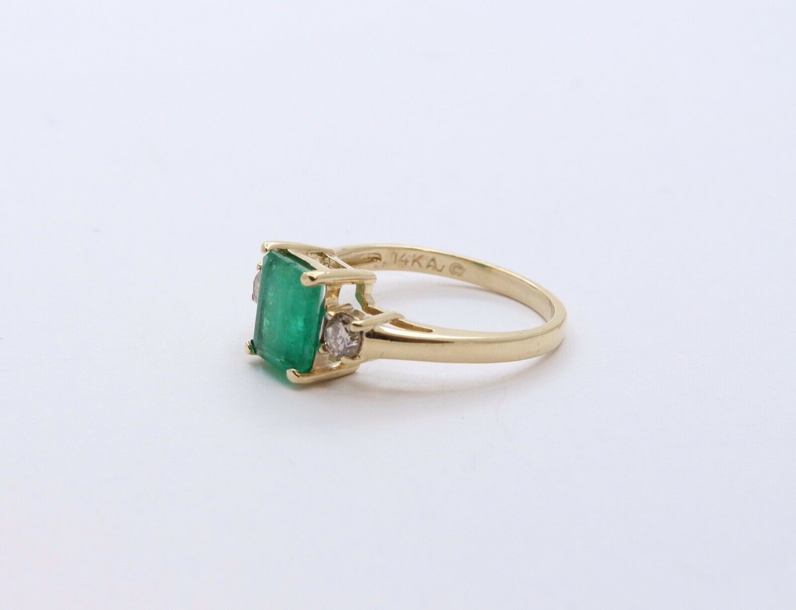 Beautiful Natural Emerald Diamonds 14K Yellow Gold Ring