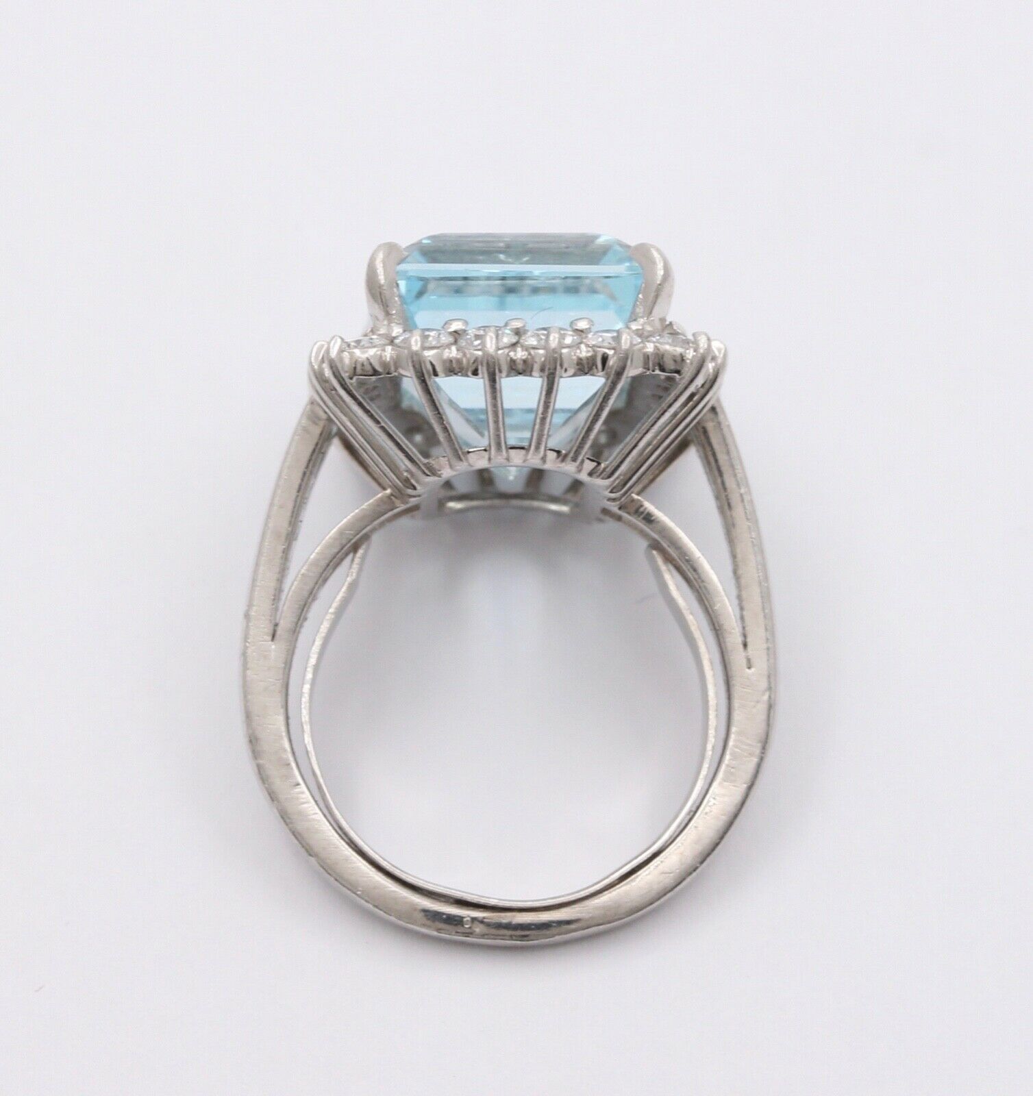 Vintage Aquamarine Diamonds Platinum Ring