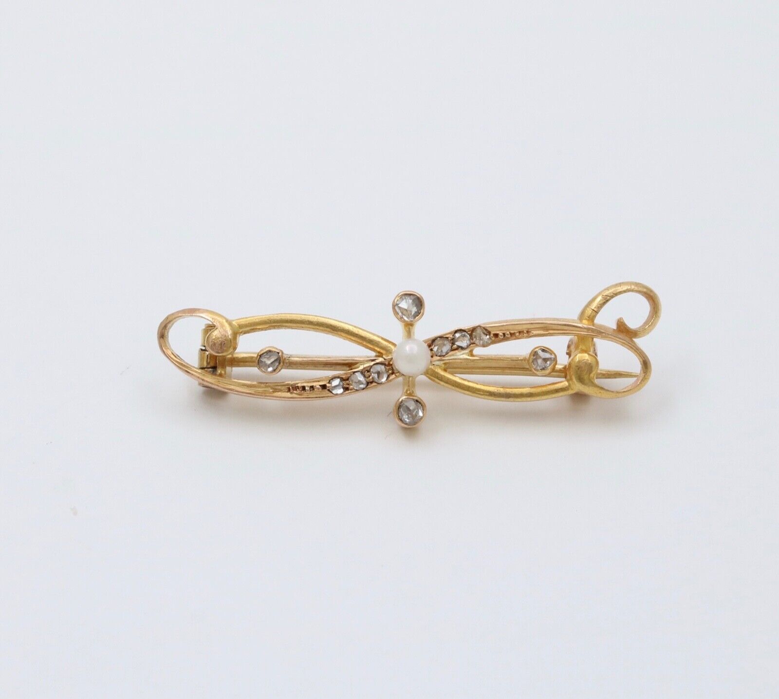 Art Nouveau Rose Cut Diamonds Pearl 14K Yellow Gold Brooch