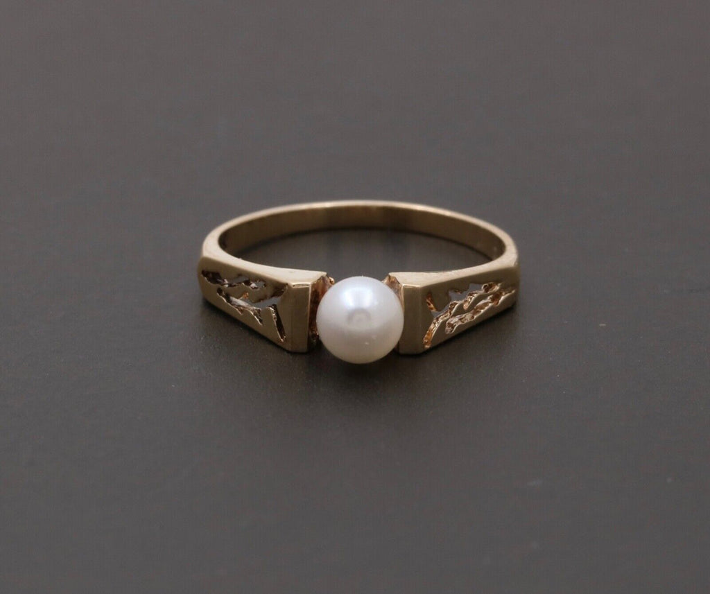 Vintage 14K Yellow Gold Cultured Pearl Filigree Ring Band.