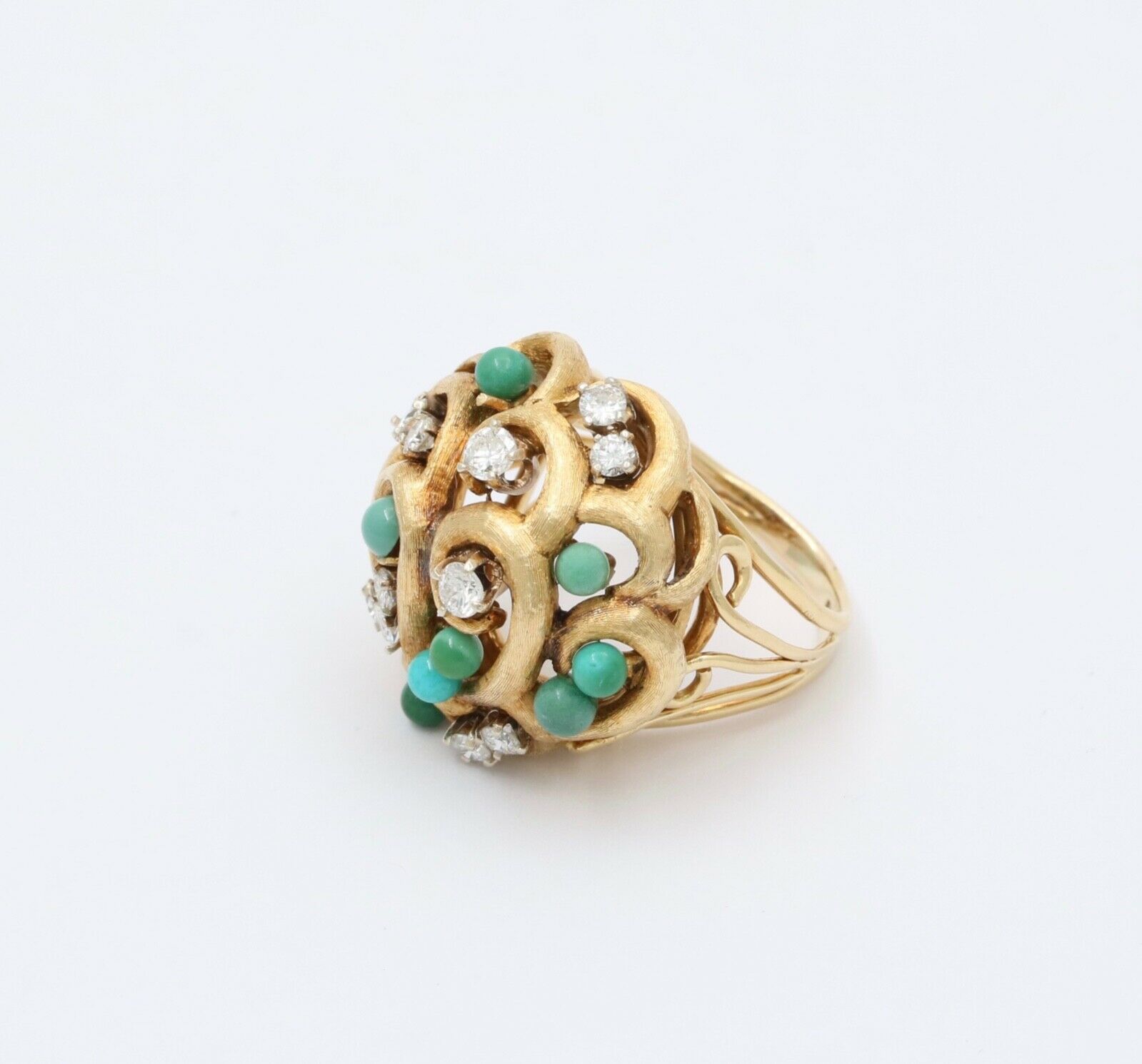 Colorful Vintage 18K Yellow Gold Diamonds Turquoise Cluster Ring