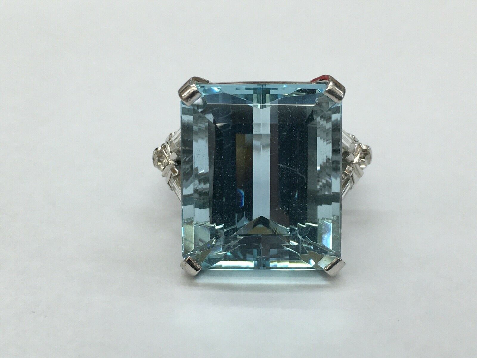 Beautiful Vintage Ladies Aquamarine Diamonds Platinum Ring