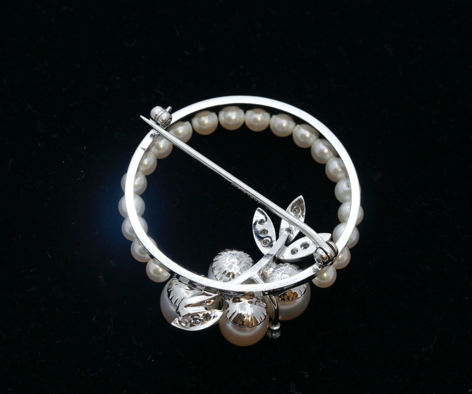 Elegant Ladies Vintage 14K White Gold Pearls Diamonds Brooch Pin