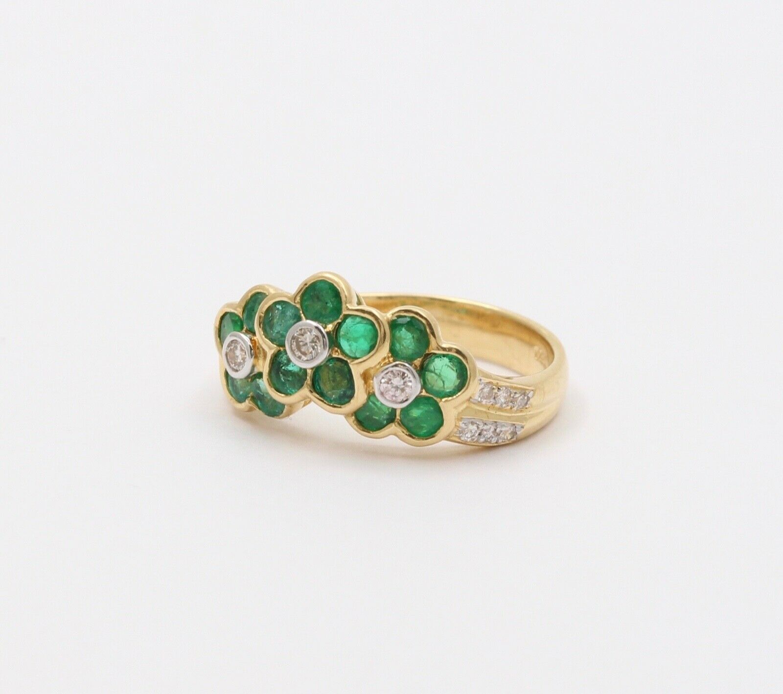 Vintage Flowers Emeralds Diamonds 18K Yellow Gold Ring