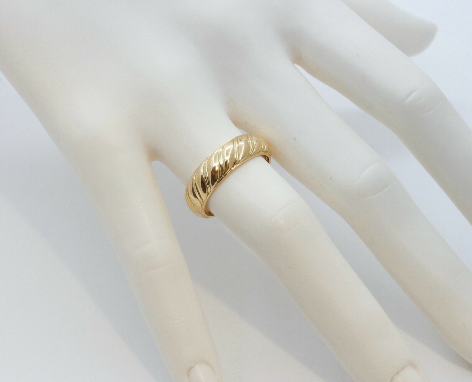 Very Fine 18K Buccelatti Cable Ring