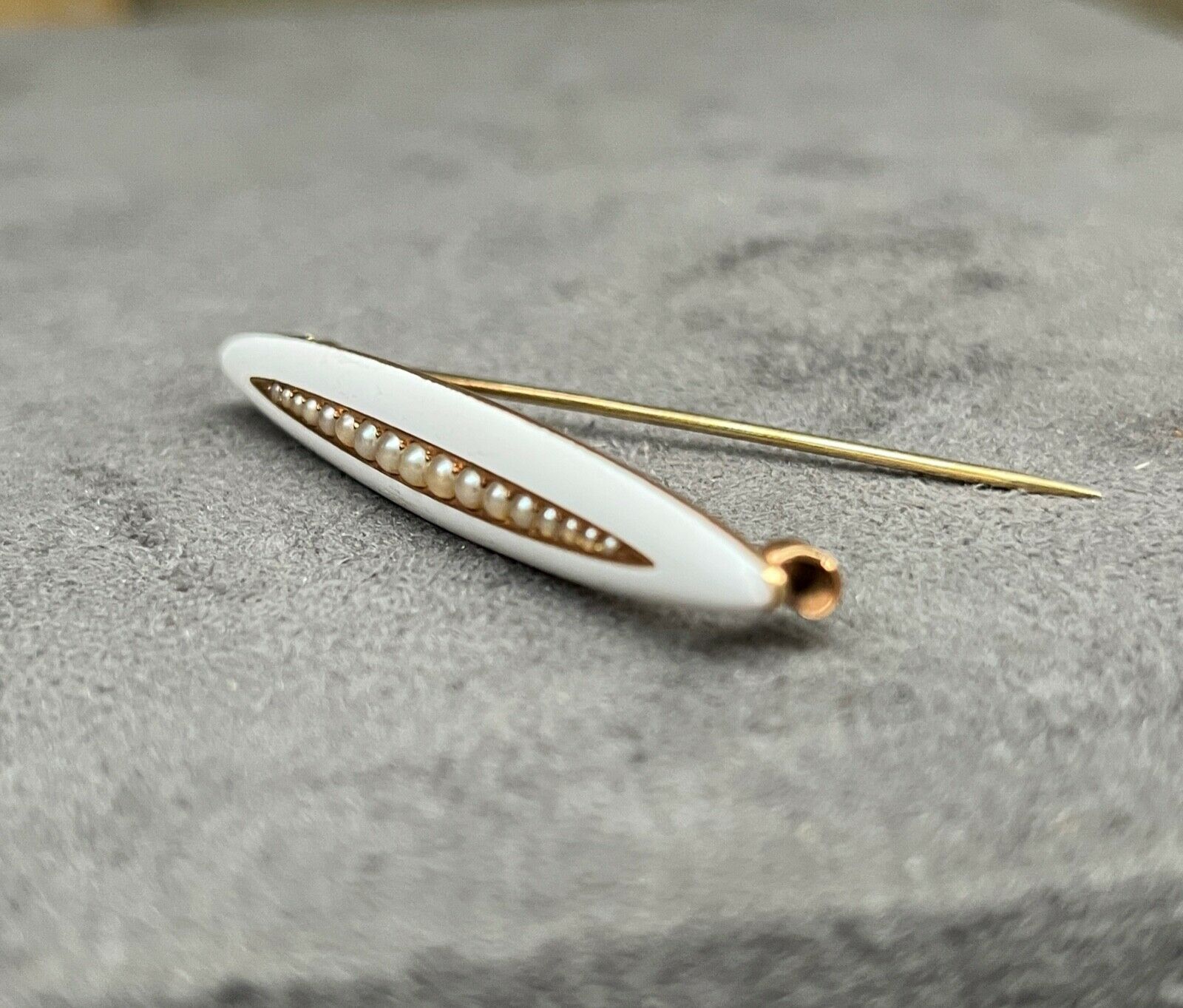 Vintage Krementz 14K Yellow Gold Split Pearl White Enamel Bar Pin Brooch