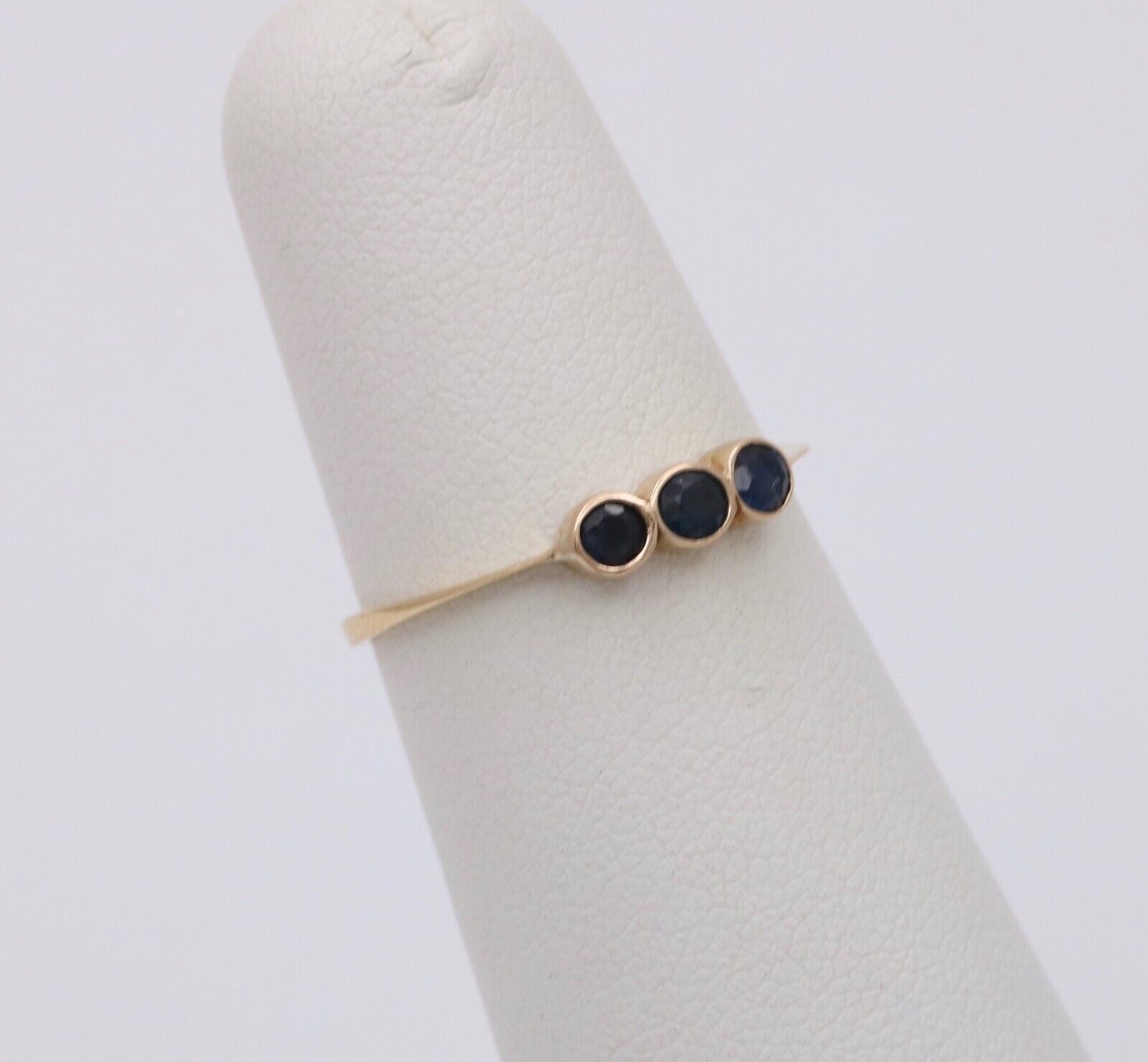 Vintage 14K Yellow Gold Sapphire Three Stone Ring Band