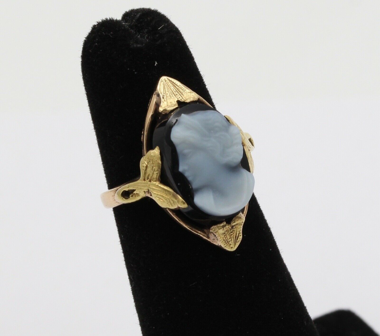 Art Nouveau Cameo Onyx 14K Yellow Gold Ring