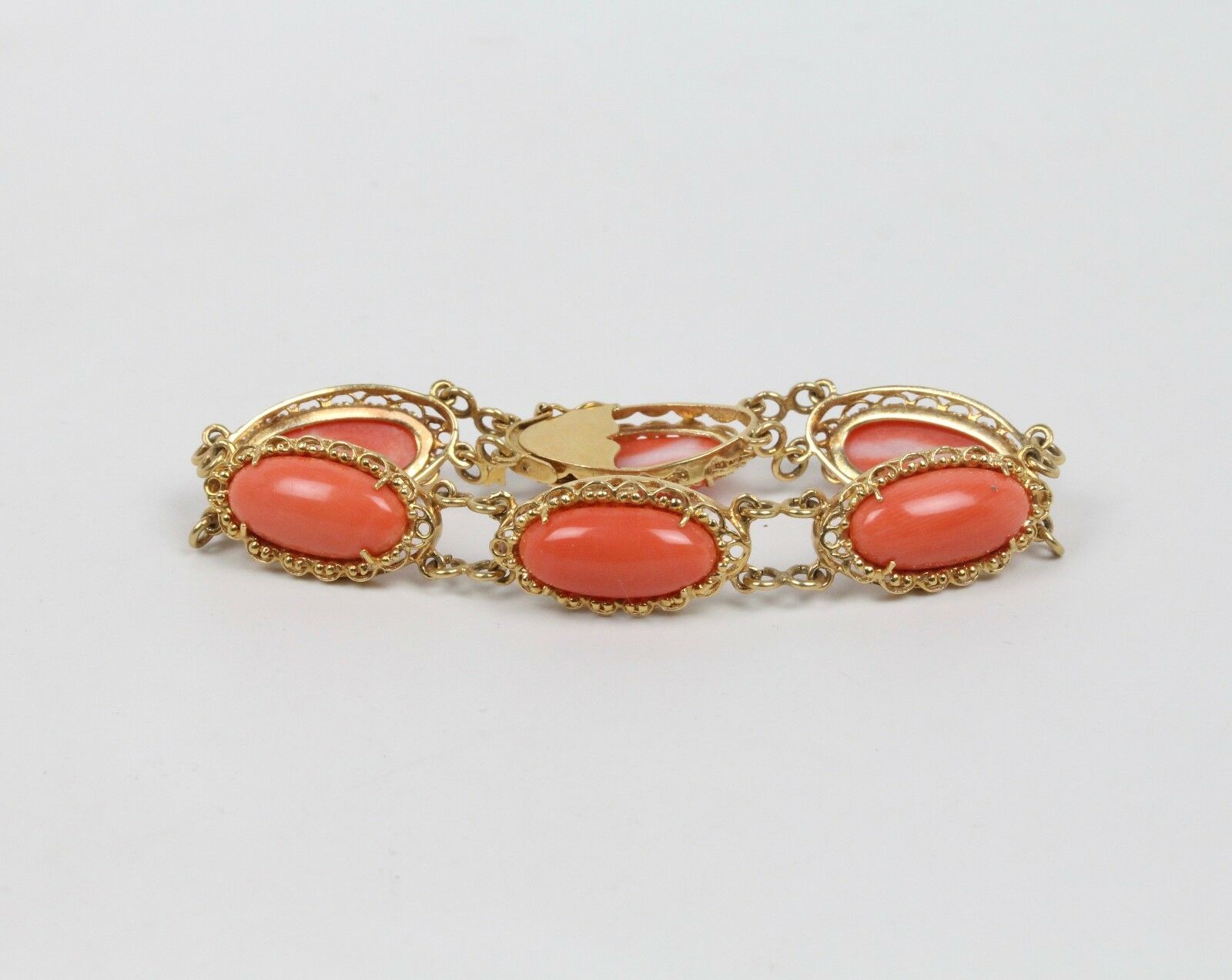 Elegant Vintage Ladies Coral 18K Yellow Gold Bracelet