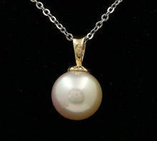 Load image into Gallery viewer, Classic Elegant Large 11.7 mm Golden Pearl Vintage Gold Pendant, Necklace.
