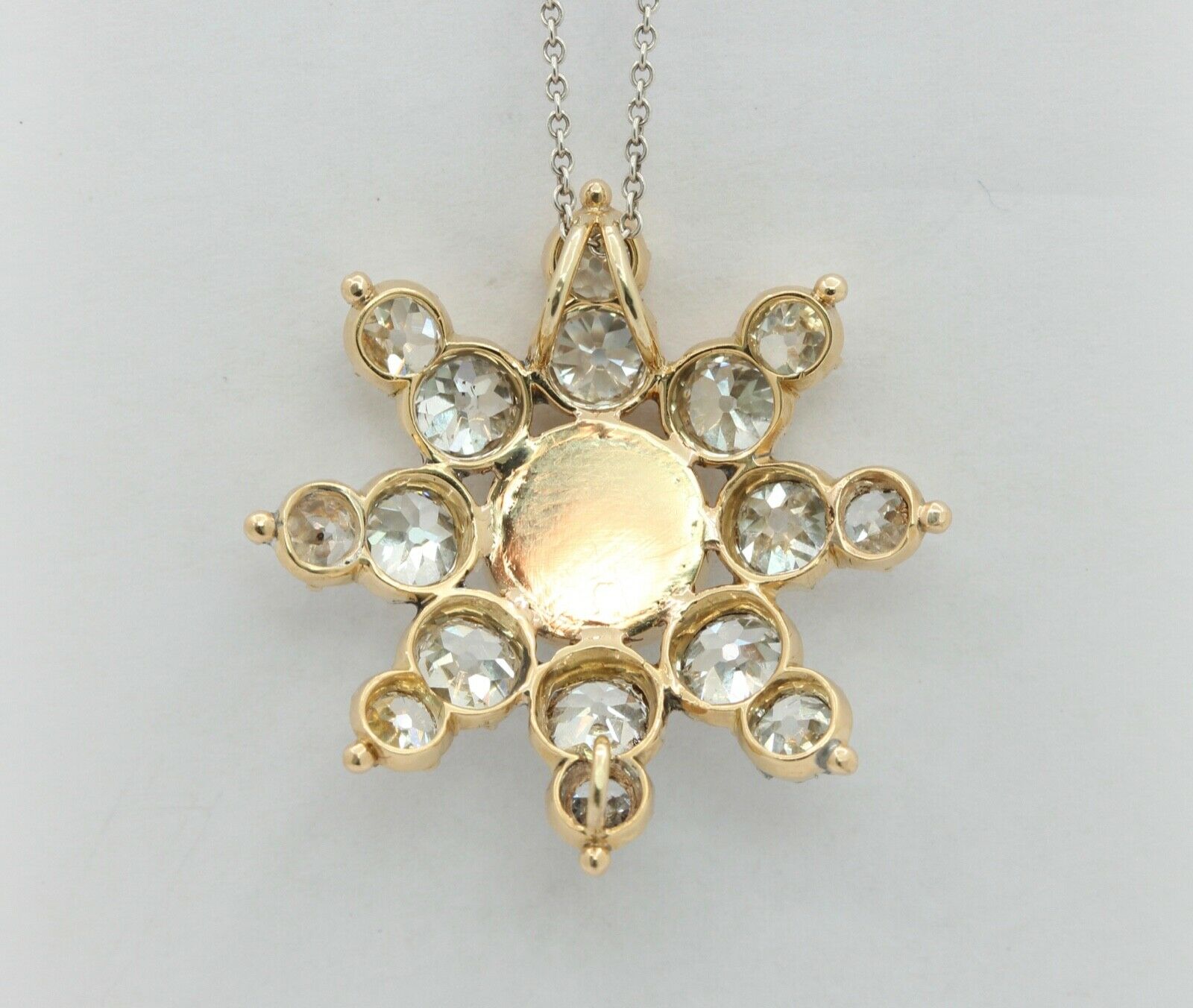 Elegant Vintage Ladies Emerald Diamonds 14K Yellow Gold Pendant