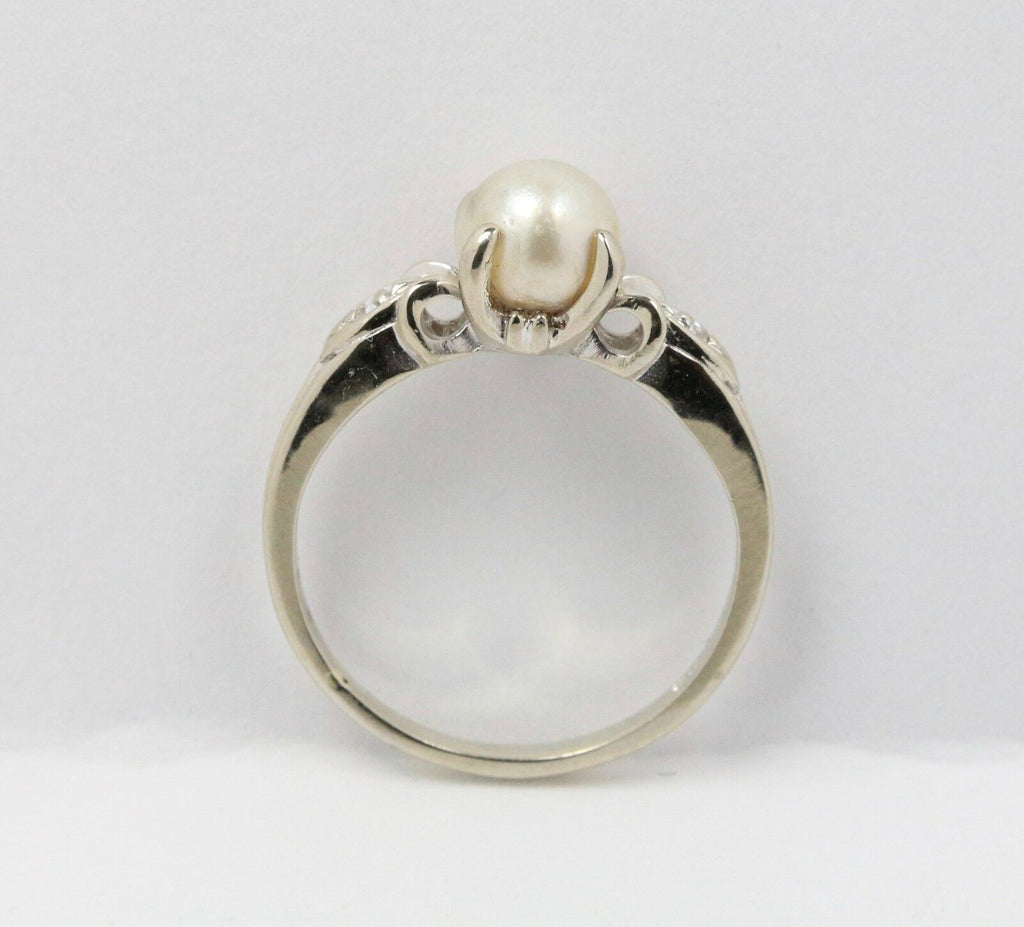Vintage 14K White Gold Pearl Diamond Ring