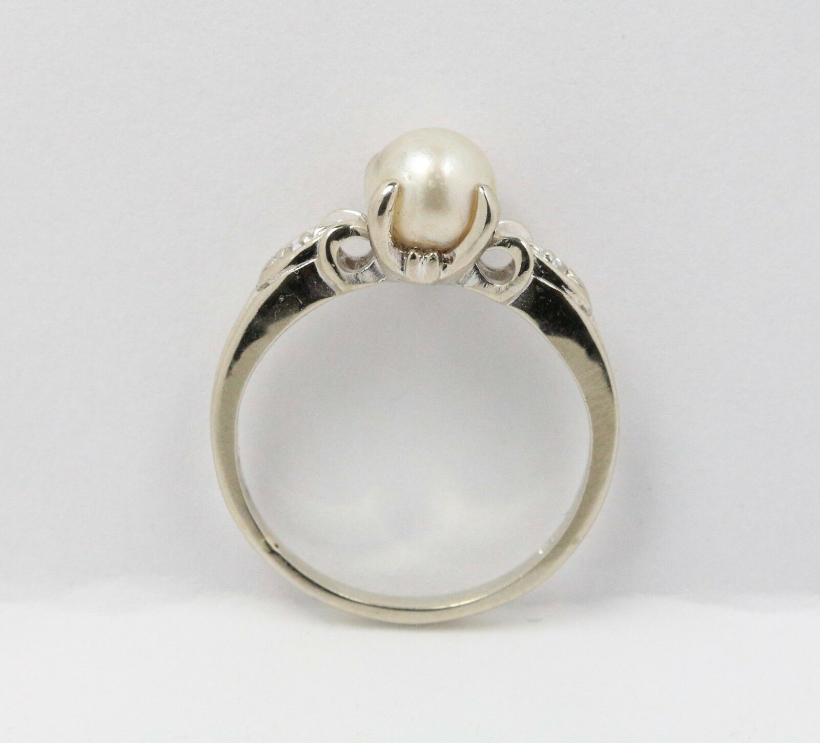 Vintage 14K White Gold Pearl Diamond Ring