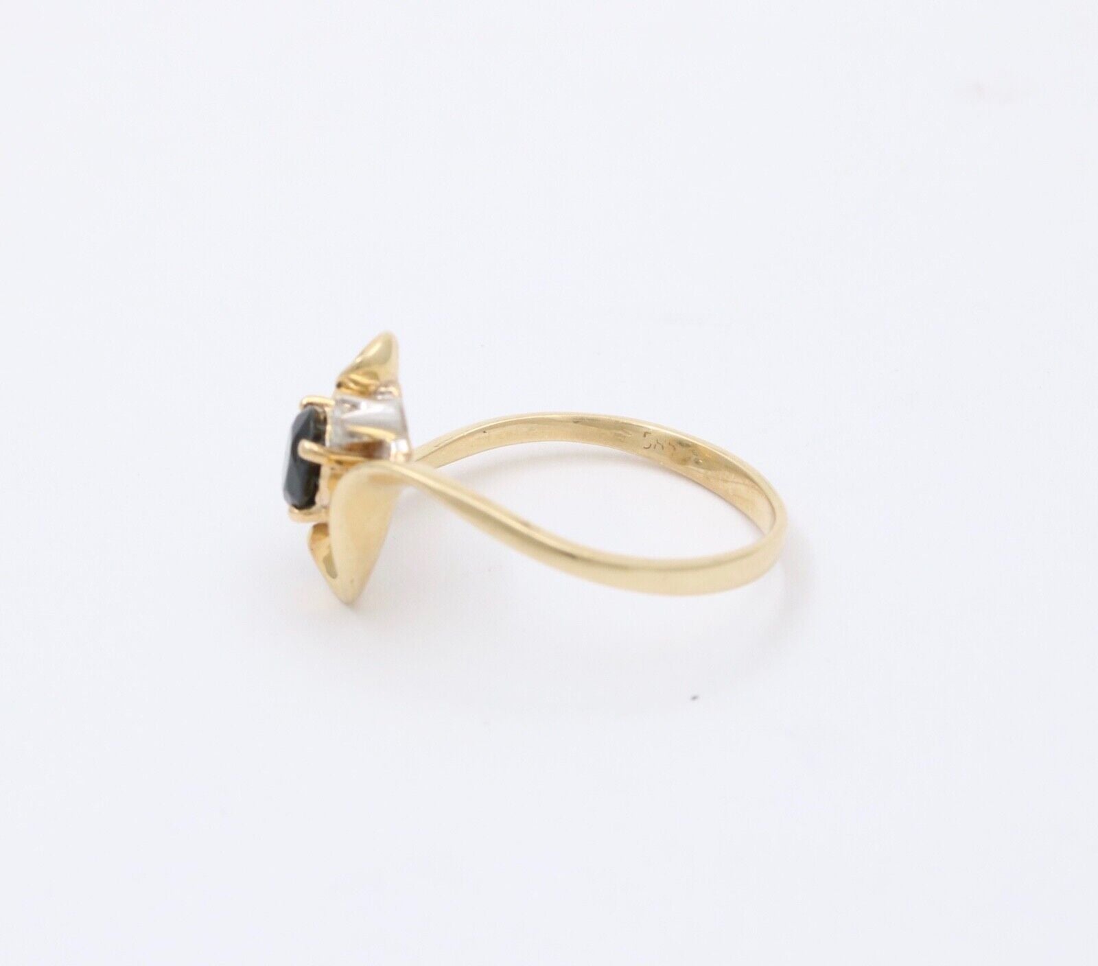 Vintage Blue Sapphire Diamonds 14K Yellow White Gold Ring