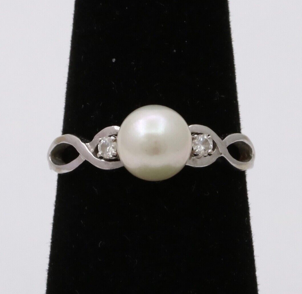 Vintage 14K White Gold Pearl & Diamond Ring Band.