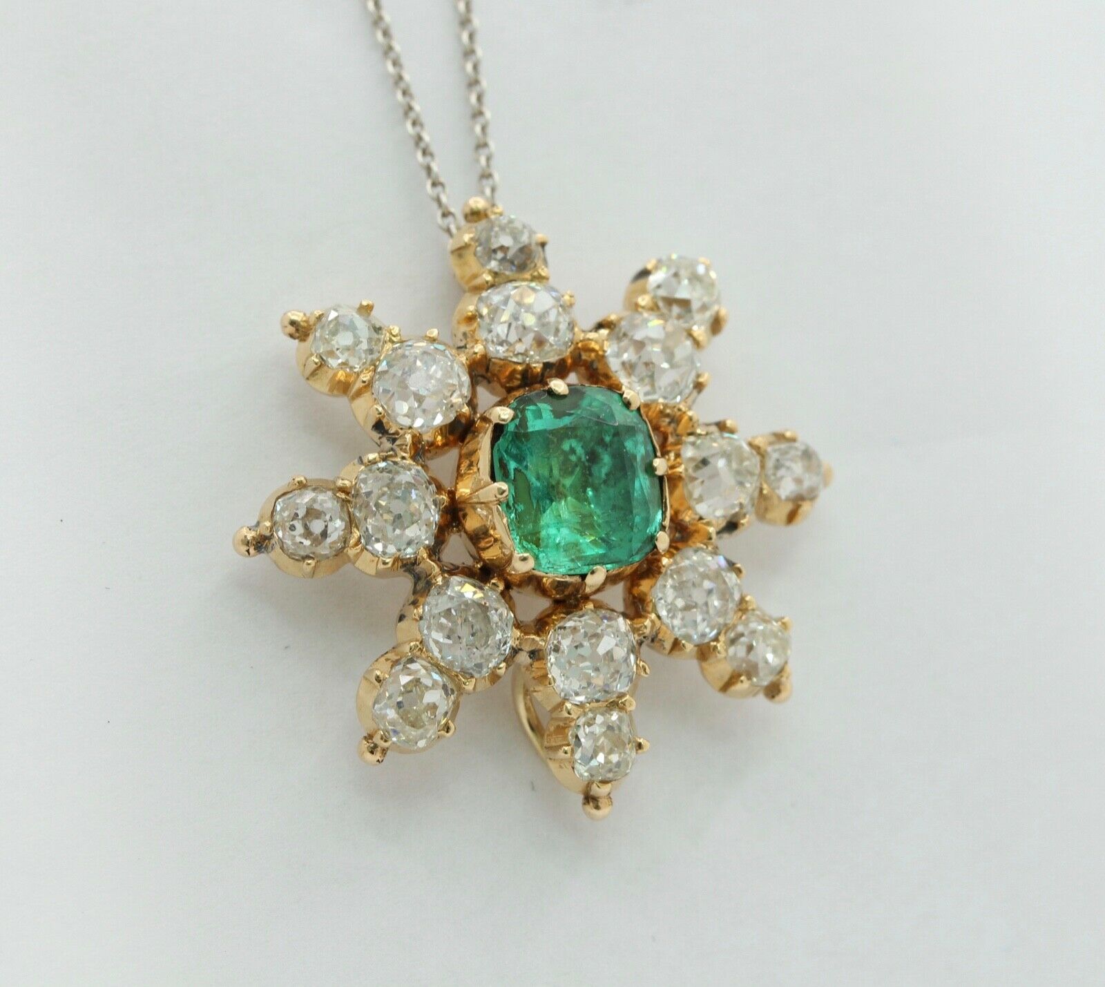 Elegant Vintage Ladies Emerald Diamonds 14K Yellow Gold Pendant