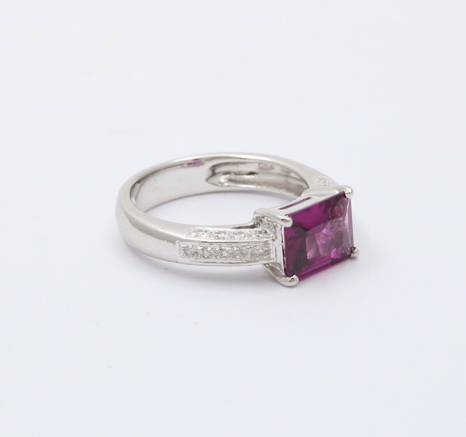 Vintage Amethyst Diamonds 18K White Gold Ring