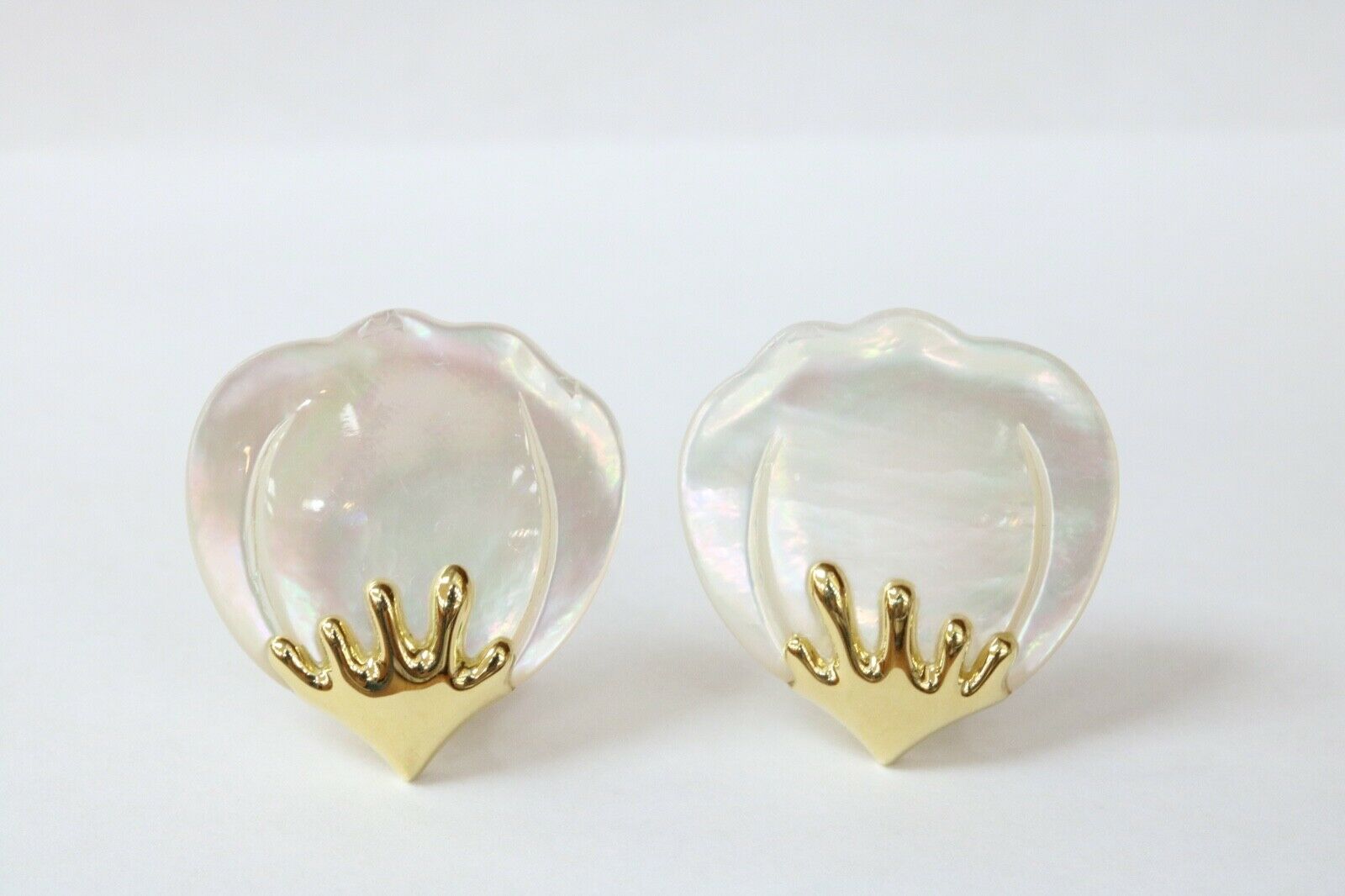 Tiffany and Co. Angela Cummings 18K YG Mother of Pearl Flower Earrings