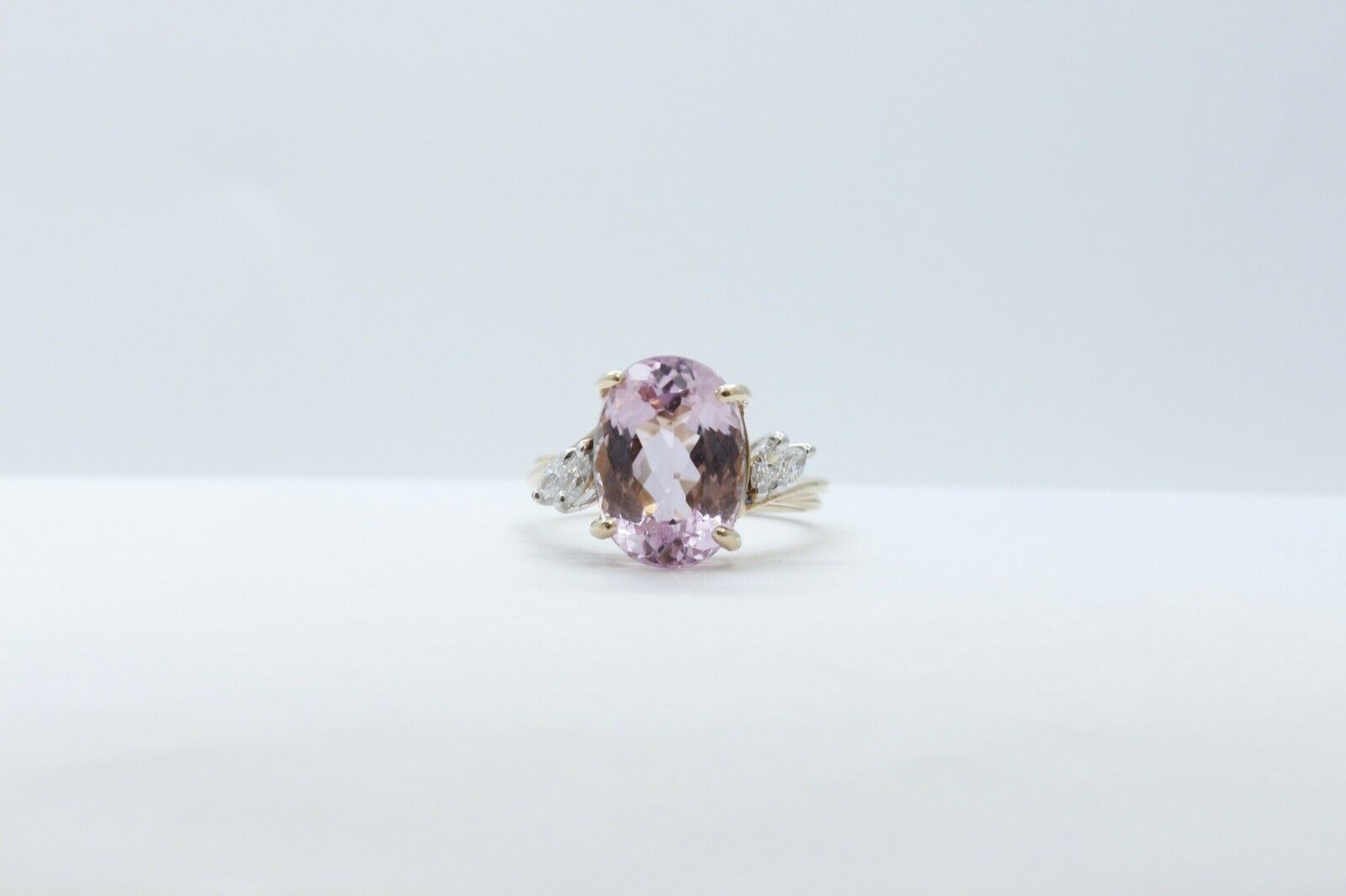 Vintage Ladies Kunzite Diamonds 14K Yellow Gold Ring