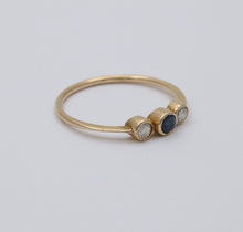 Load image into Gallery viewer, Vintage 14K Yellow Gold Three Stone Sapphire And Paste Ring. Band
