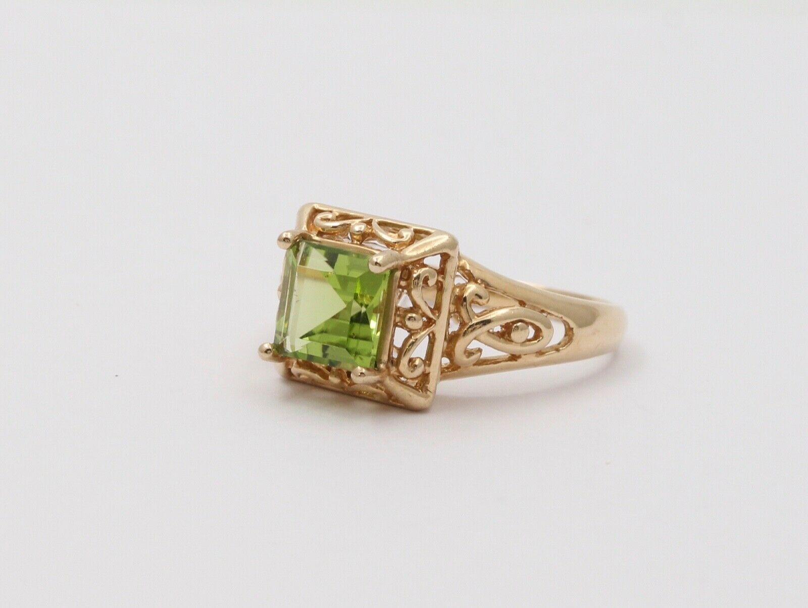 Vintage Emerald Cut Peridot 10K Yellow Gold Filagree Ring