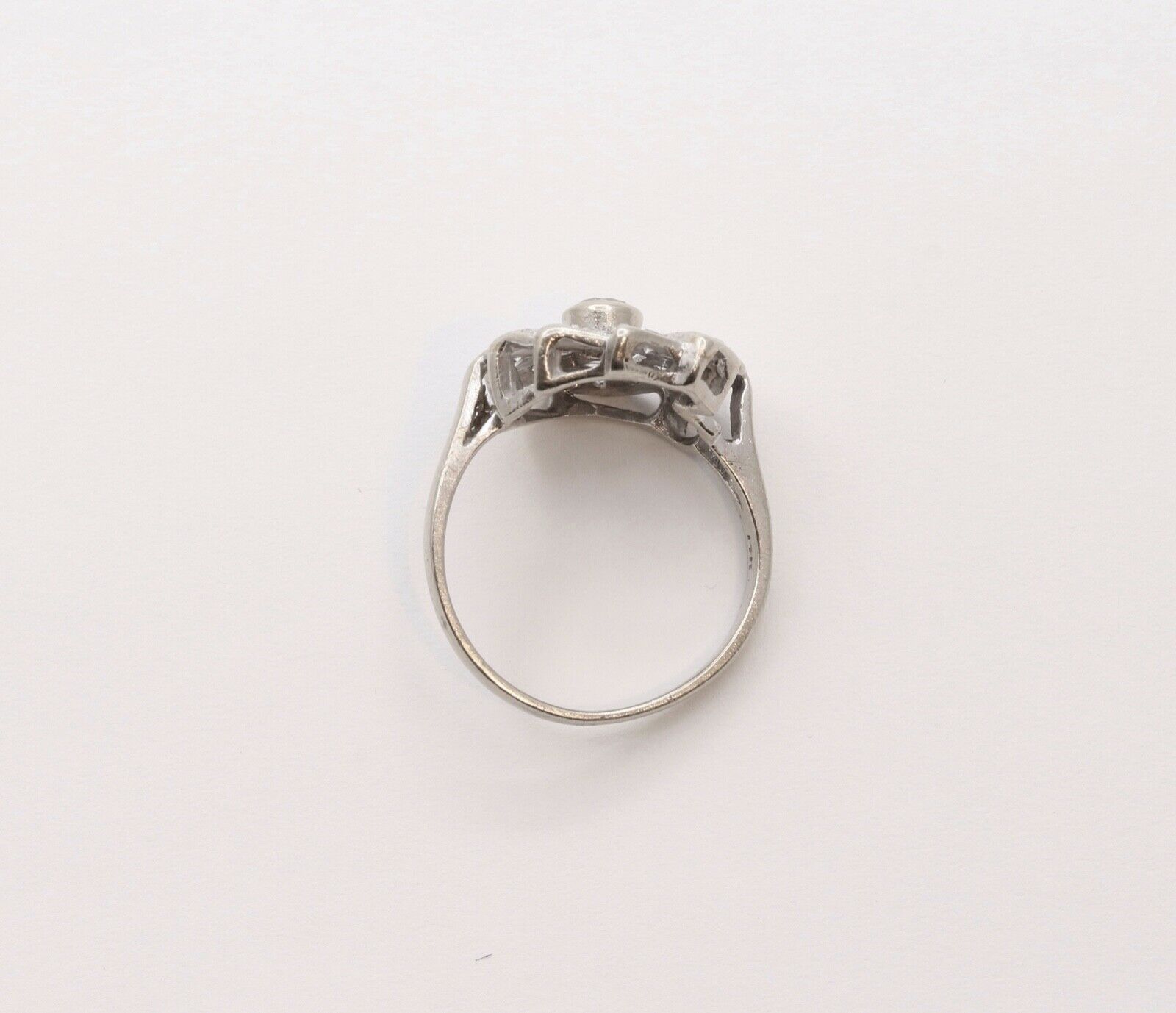 Stylish Art Deco Ladies 14K White Gold Diamonds Ring