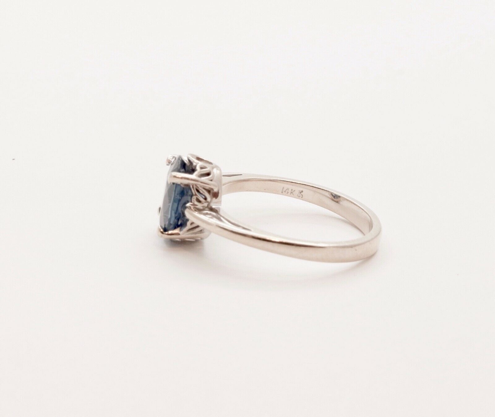 Vintage Ladies 2.05 Carat Blue Sapphire 14K White Gold Ring