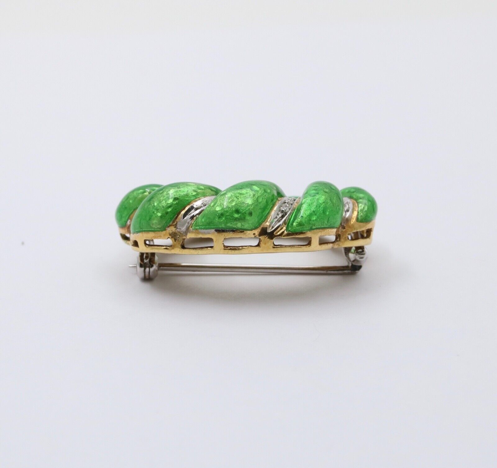 Vintage 18K Yellow Gold Diamond Green Enamel Wreath Brooch