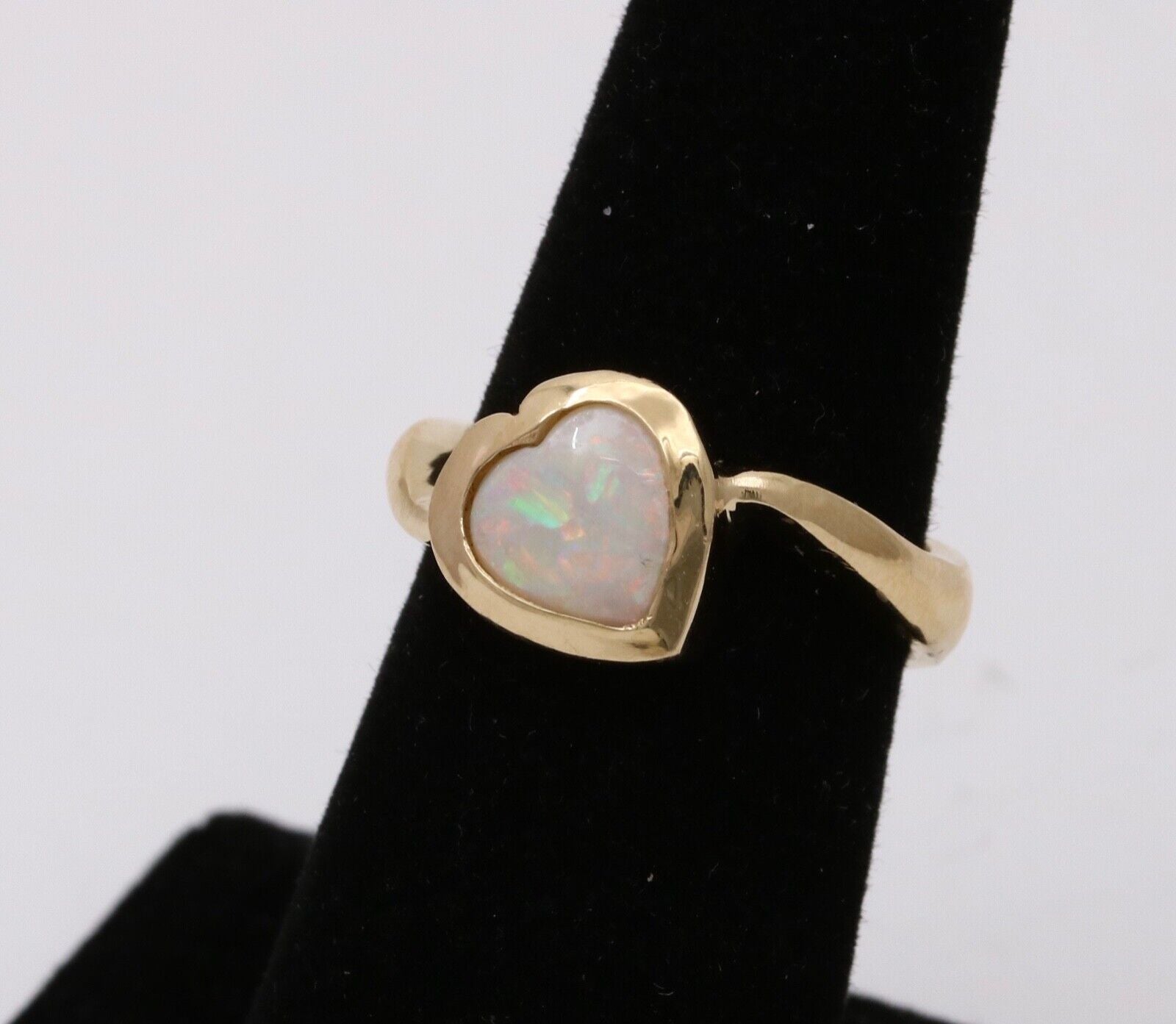 Vintage 14K Yellow Gold Heart Opal Ring Band