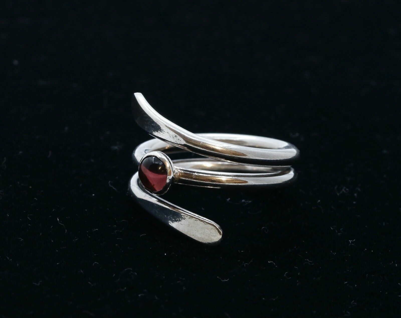 Beautiful Vintage Tourmaline Sterling Silver Coil Ring