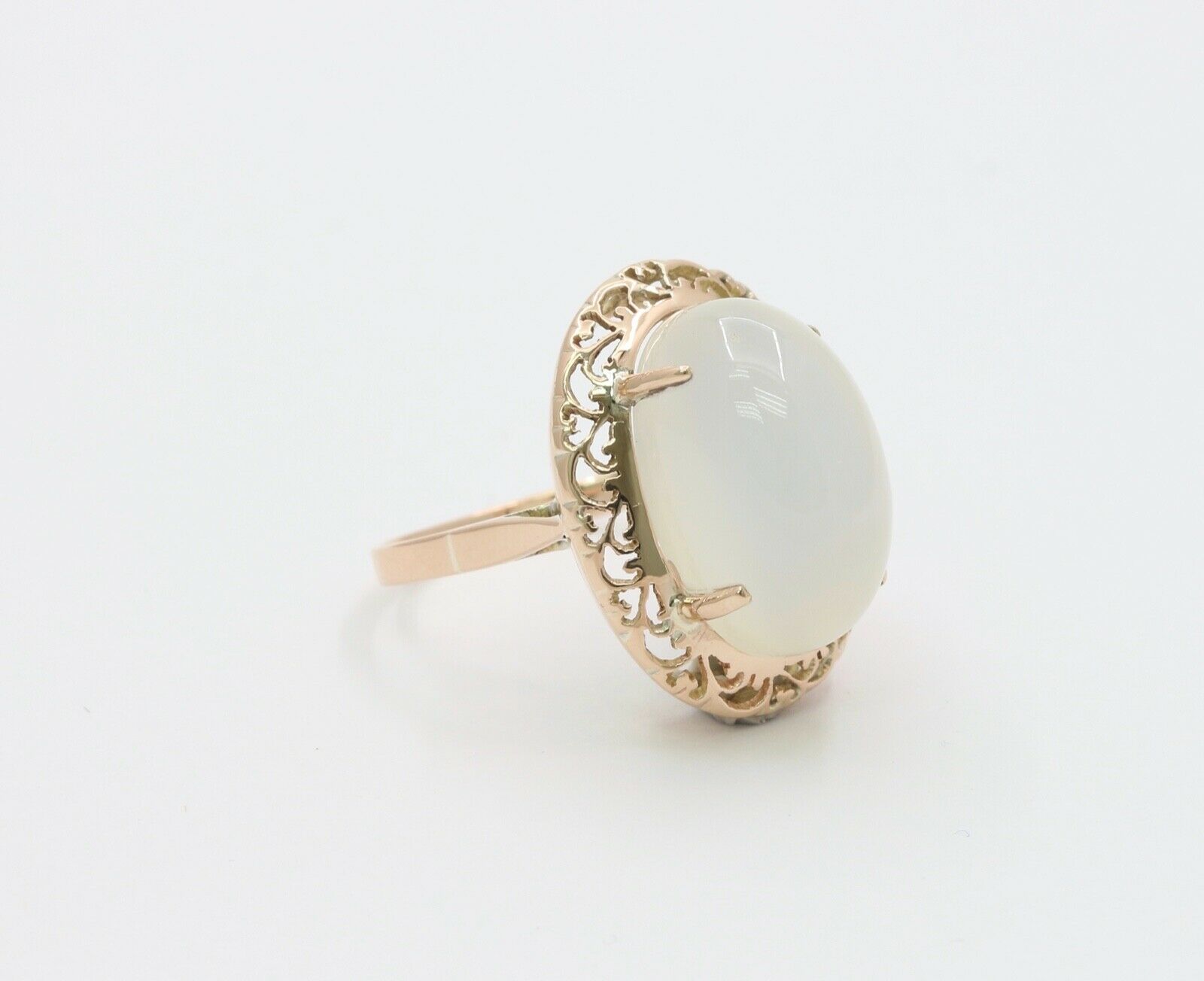 Vintage Ladies Large Cabochon Moonstone 14K Yellow Gold Ring