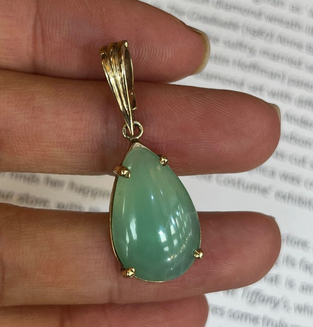 Vintage 14K Yellow Gold Chrysoprase Tear Drop Pendant