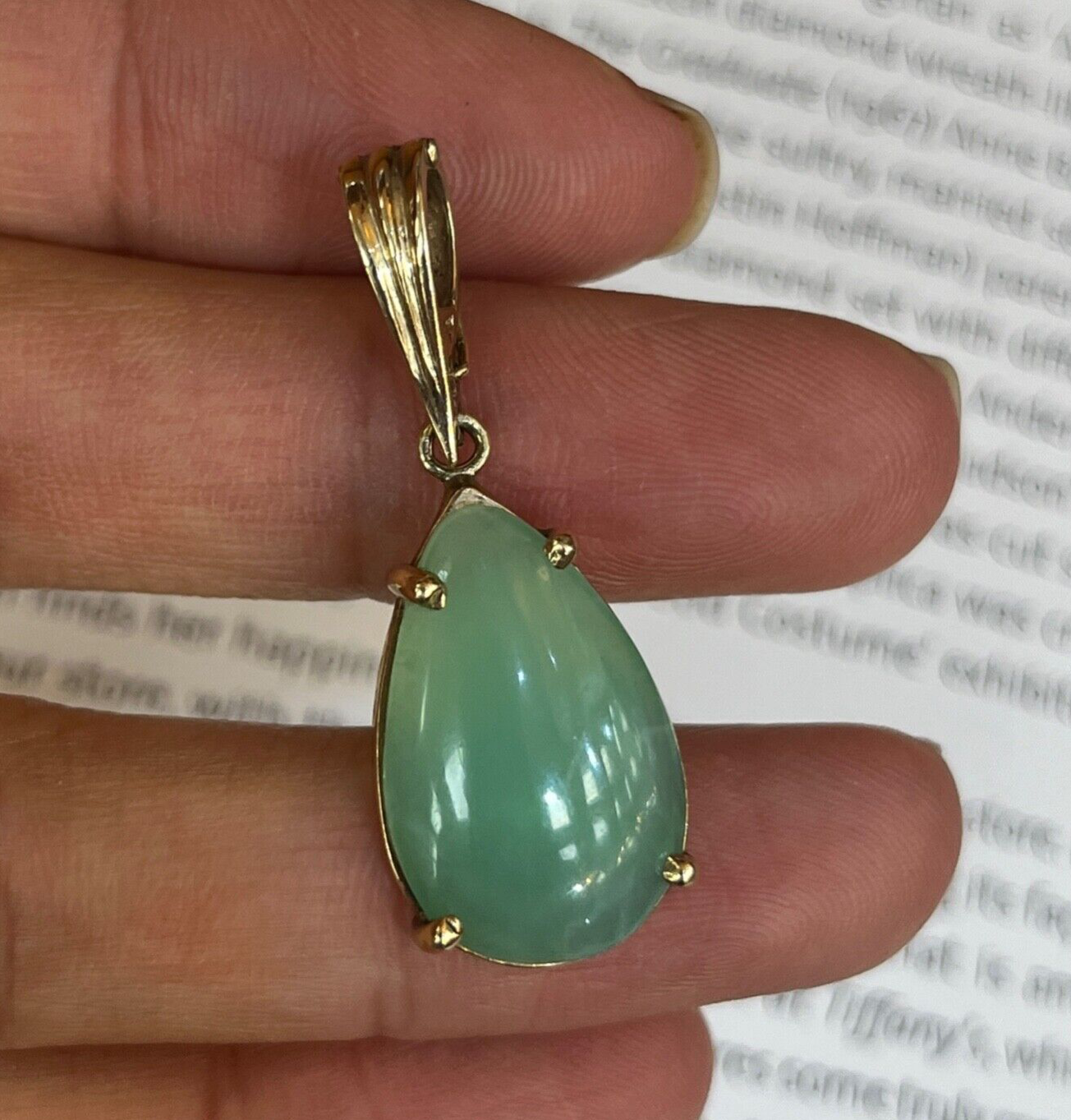 Vintage 14K Yellow Gold Chrysoprase Tear Drop Pendant