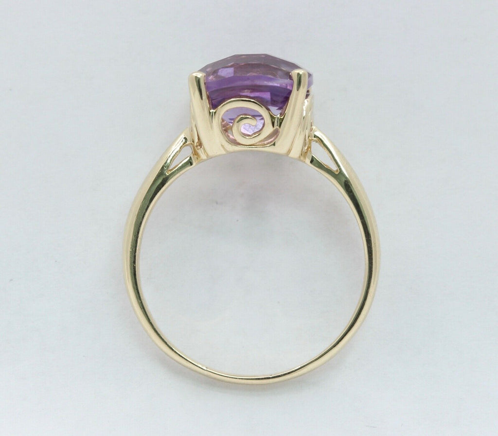 Vintage Ladies Amethyst 10K Yellow Gold Ring